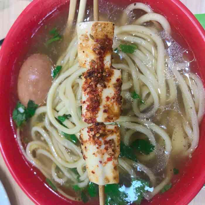 群英楼什锦手拉面(东四店)-"「三棱面」晚上出去玩,本来要吃个烤肉,后