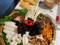 -尚尚仙·酸汤猪手·猪肚鸡火锅(华联万柳购物中心店)