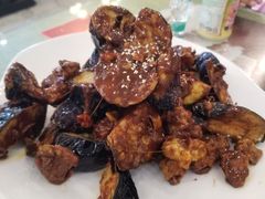 焦糖茄子牛肉粒-桃子餐厅·天津菜(红星路直营店)