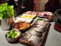 -围炉肉舍•炭烤活鳗•丹东海鲜烤肉(步行街店)