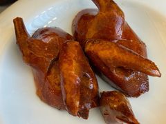 玻璃皮润烧乳鸽-北京厨房(西安SKP店)