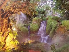 -Chom Cafe and Restaurant