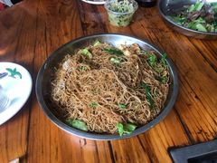 炒粉-大眼强五杯鹅·桑拿鸡煲