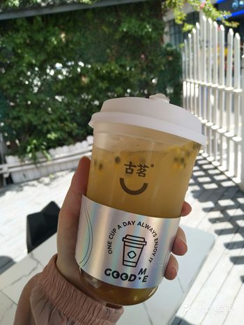 新品大尝鲜！瑞幸椰云拿铁/奈雪的茶霸气脆芒芭乐/古茗