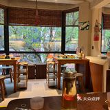 酸汤锅可以换成鸳鸯锅，我们换成了菌菇和酸汤的