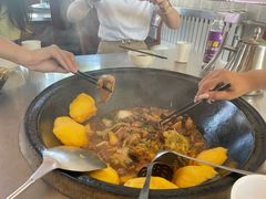 -粘豆包柴火铁锅炖