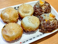 蛋黄芝士纸皮烧麦-鑫震源·苏式大虾生煎(山塘街店)