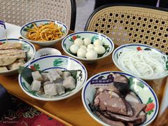 -刘姐啤酒鱼民族演艺餐厅(西街总店)
