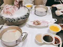 -红鼎豆捞·非遗鲍皇汤火锅(宝丰路店)