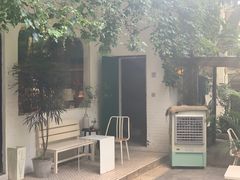 -彳亍咖啡·这里(水湾路店)