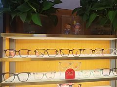 -优医视平价眼镜蔡司依视路折扣工厂店(十里堡店)