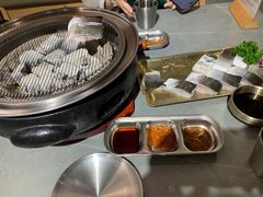 -围炉肉舍•炭烤活鳗•丹东海鲜烤肉(步行街店)