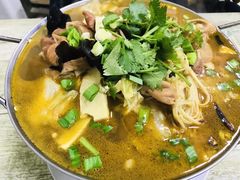 -二钢串叔麻辣烫(华龙大厦店)