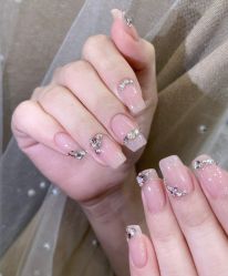 -花岐款式专研健康美甲沙龙