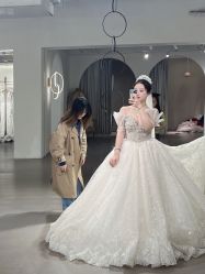 -艾米丽婚纱礼服