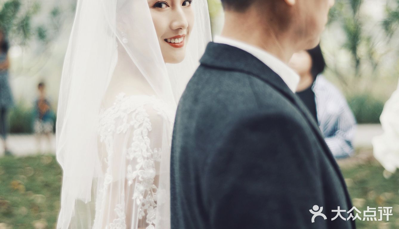 十年爱情长跑 从校服到婚纱~