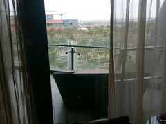 -上海滴水湖皇冠假日酒店