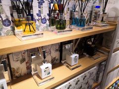 -名创优品(北京新中关购物中心地铁层店)