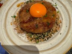 炸牛上脑汉堡肉饭-火山屋台(新街口店)