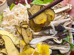 -阿山卓·野生菌火锅·纳西火塘烤肉