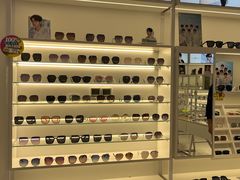 -J-Color眼镜·蔡司·依视路授权店(槐房万达广场店)