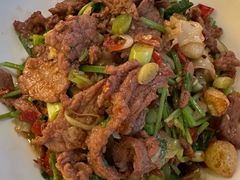 香菜炒牛肉-桂满陇·蟹黄小笼汤包(中山公园店)