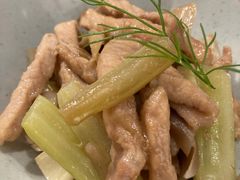 百合西芹炒里脊-山食间·中式营养轻餐(保利时光里店)