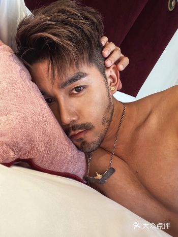 一个人怎么拍酒店打卡照