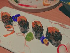 奢华鱼籽酱海胆寿司-初花·日本料理