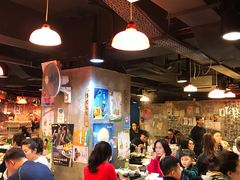 大堂-鲜入围煮花胶鸡海鲜火锅