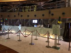 前台-上海滴水湖皇冠假日酒店