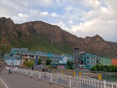 -百里峡七彩艺术小镇