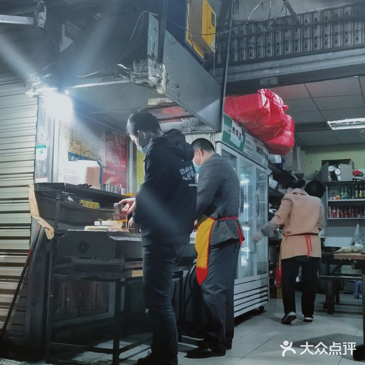 小巷（hang）巷（hang）儿里的烧烤店