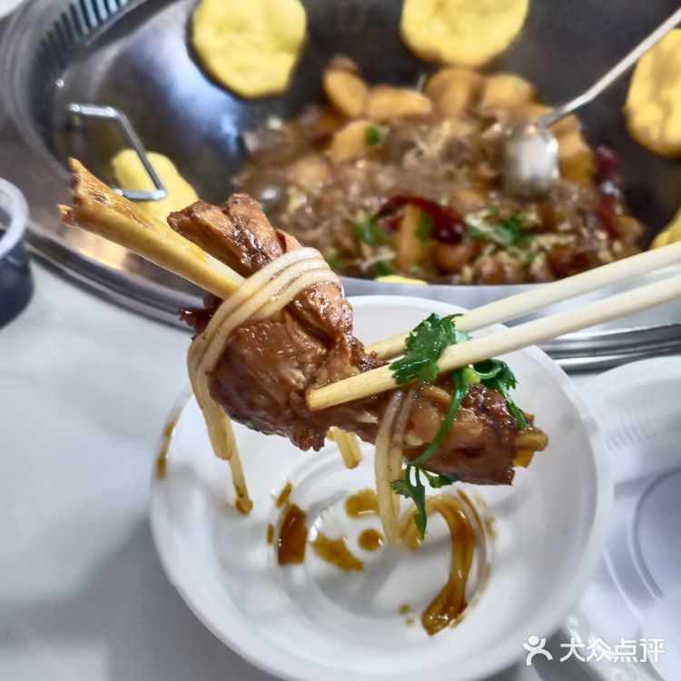 正宗有味的东北铁锅炖，分量很足