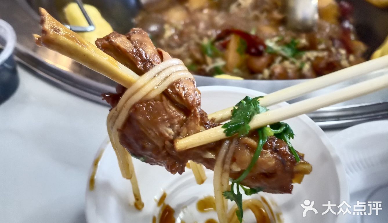 正宗有味的东北铁锅炖，分量很足