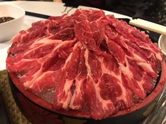 安格斯牛肉-鲜入围煮花胶鸡海鲜火锅