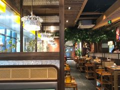 -野山舂·贵州现舂酸汤火锅(鸿通城店)