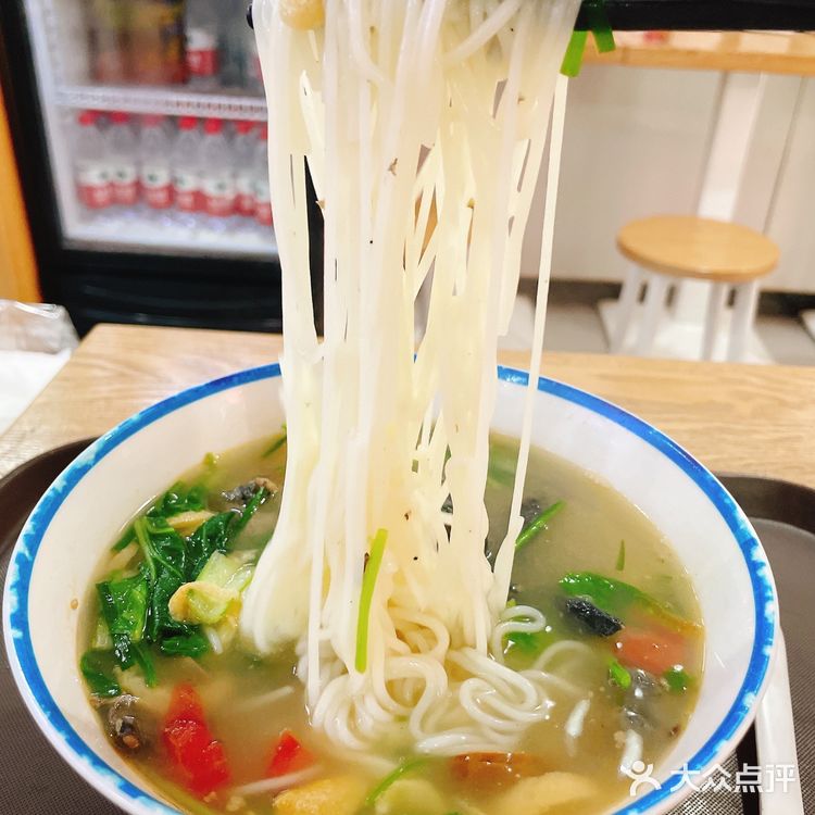 开在西斗门附近的这家乌鸡米线，味道还可以