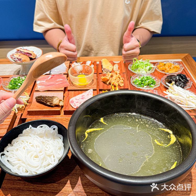 打工人速！被宜悦城的云南铜锅米线香迷糊了！