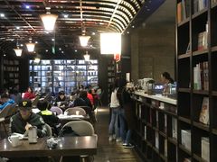 -钟书阁(松江泰晤士小镇店)