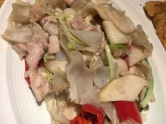 杏鲍菇竹耳爽肉片-十三式重庆江湖菜(金茂览秀城店)