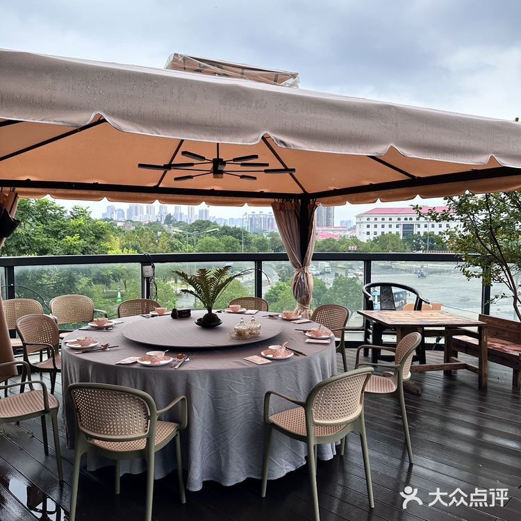 有一处静谧的私宴餐厅，专为追求品质生活的您打造