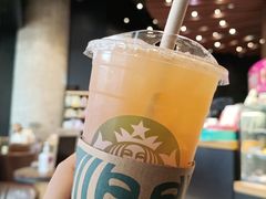 冰摇桃桃绿茶-星巴克(成都太古里二店)