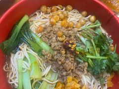 -爆炸头阿姨小四川正宗川味小吃(无任何分店)