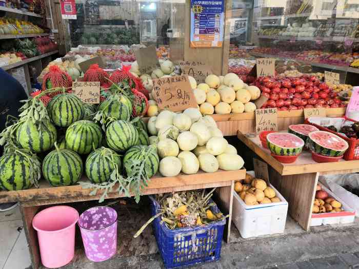鲜果多果业(芷江中路店)-"西瓜不是很甜,但水分比较足.荔枝很甜,会.