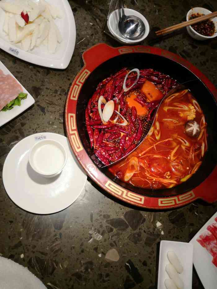 渝城味都重庆火锅老字号(大全景店)-"[薄荷]环境:武湖的一家火锅店,在