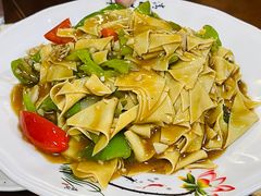 尖椒炒豆皮-天海石板屋家常菜(枣园店)