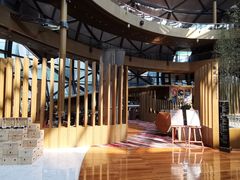 -上海滴水湖皇冠假日酒店