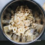 超级简单方便的莲藕炒肉,让你变美
