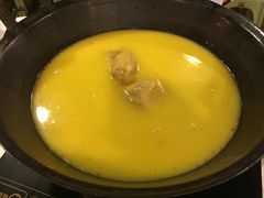 浓厚原只鸡煲花胶汤-鲜入围煮花胶鸡海鲜火锅